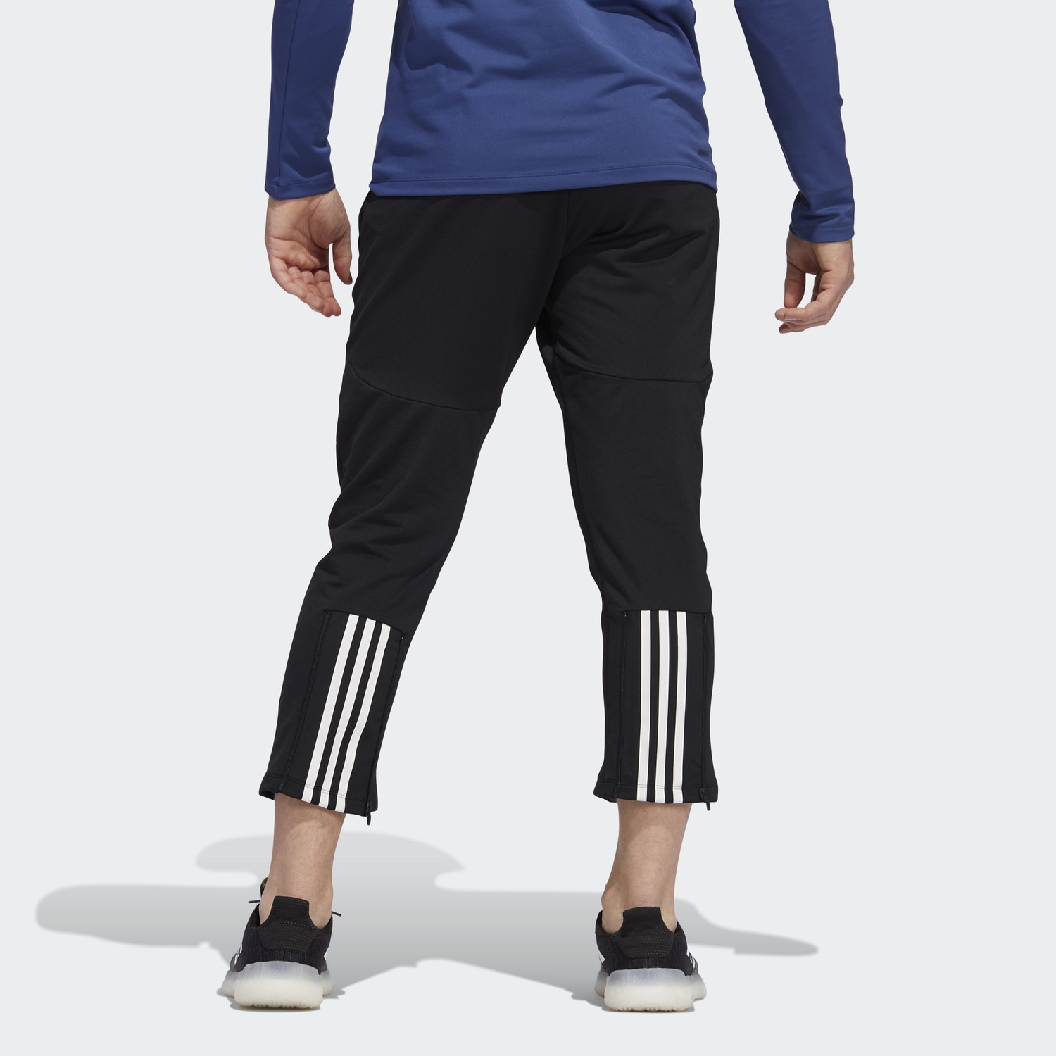 Buy Shavasana Gold Trackpants - Black Online in United Arab Emirates |  Boutiqaat