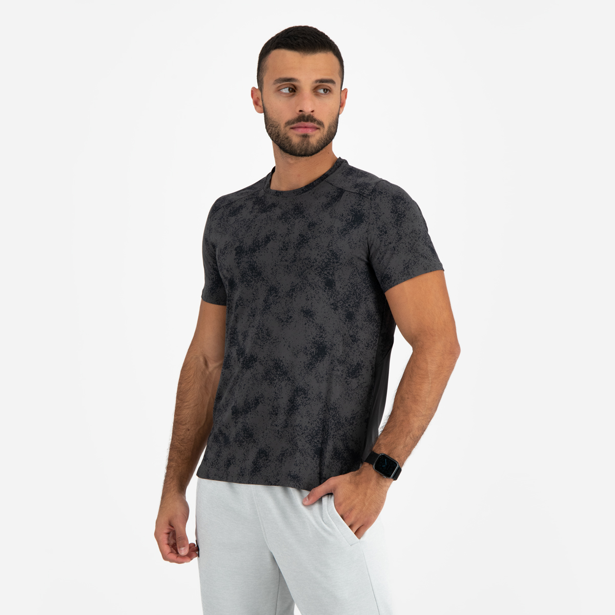 Buy Under Armour Men's Iso-Chill Laser Heat T-Shirt Grey in Qatar -SSS