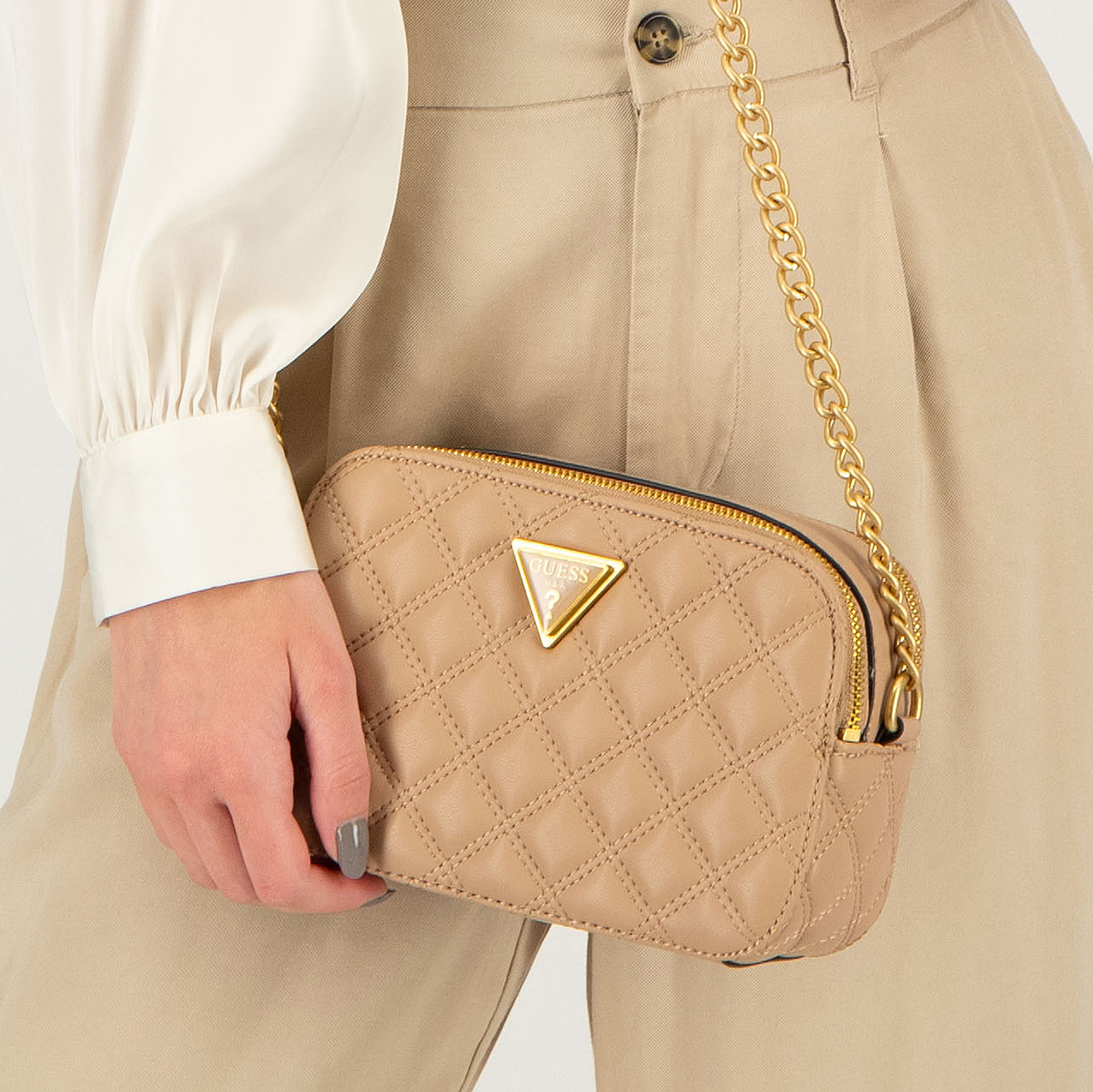  Giully Quilted Camera Crossbody : GUESS: Clothing, Shoes &  Jewelry